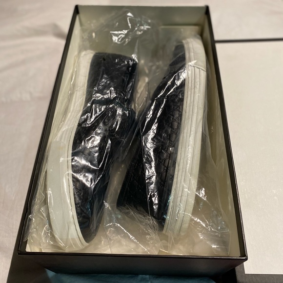 Men’s Gucci slip on shoes. Size 11 US. main image 4